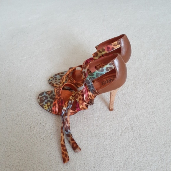 Carlos Santana "SALSA" Leopard Print Tie Up Heels - Picture 4 of 13